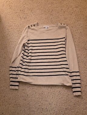 Liz Claiborne Cream Crewneck Sweater